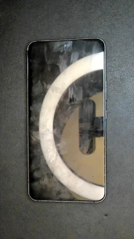 Samsung Galaxy S22 5G de A****o antes de la reparación de puerto de carga
