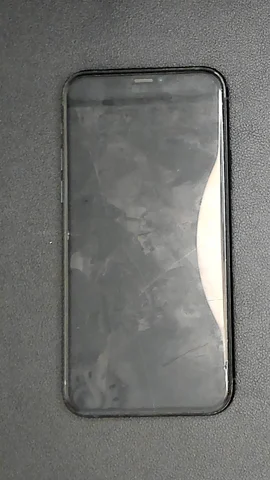 Apple iPhone 11 Pro de E***a antes de la reparación de pantalla