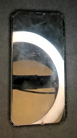 Apple iPhone 12 de R***s antes de la reparación de batería