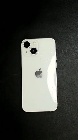 Apple iPhone 13 mini de D***d antes de la reparación de tapa trasera