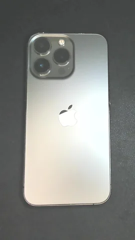Foto tomada del Apple iPhone 13 Pro de A*****o posterior a la reparación de tapa trasera el 1 de Julio de 2025