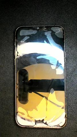 Apple iPhone 12 Pro de M****l antes de la reparación de auricular