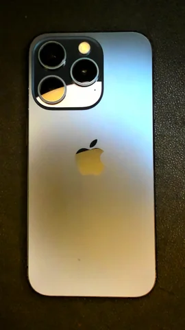 Foto tomada del Apple iPhone 15 Pro de J***s posterior a la reparación de tapa trasera el 4 de Julio de 2025