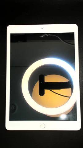 Foto tomada del Apple iPad 9 10.2 (2021) de V*******a posterior a la reparación de cristal digitalizador el 7 de Julio de 2025