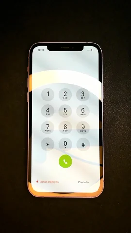 Foto tomada del Apple iPhone 12 de F*******o posterior a la reparación de batería y tapa trasera el 8 de Julio de 2025