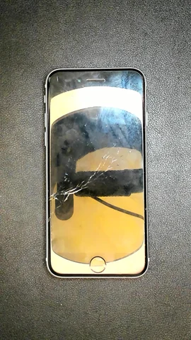 Apple iPhone SE (2020) de A*******o antes de la reparación de pantalla