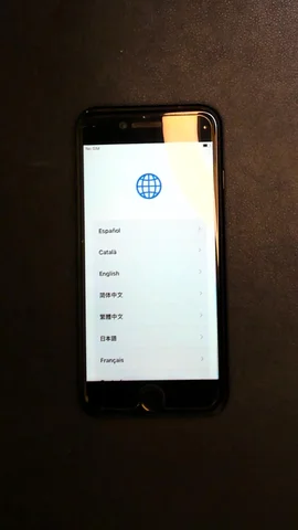 Foto tomada del Apple iPhone SE (2020) de J**e posterior a la reparación de batería y tapa trasera el 10 de Julio de 2025