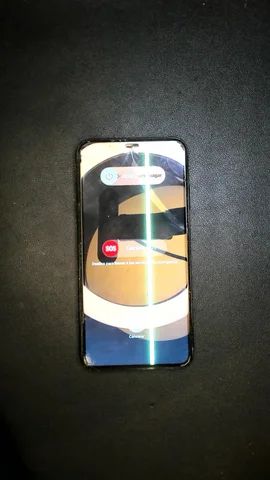 Apple iPhone XS Max de F*******o antes de la reparación de pantalla