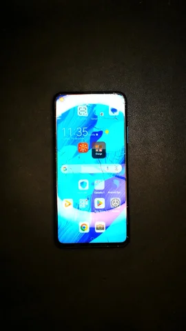 Huawei nova 5T de V******a antes de la reparación de pantalla